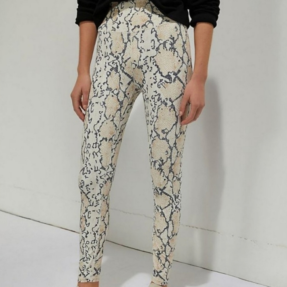 {All Fenix} Brand New White Python 7/8 Leggings